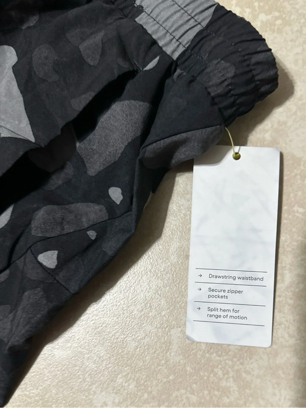 All In Motion Men’s Unlined 7” Running Shorts Black & Gray Camo